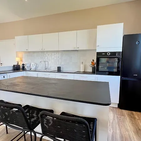 Superbe à Deux Pas Des Commerces Avec Jardin